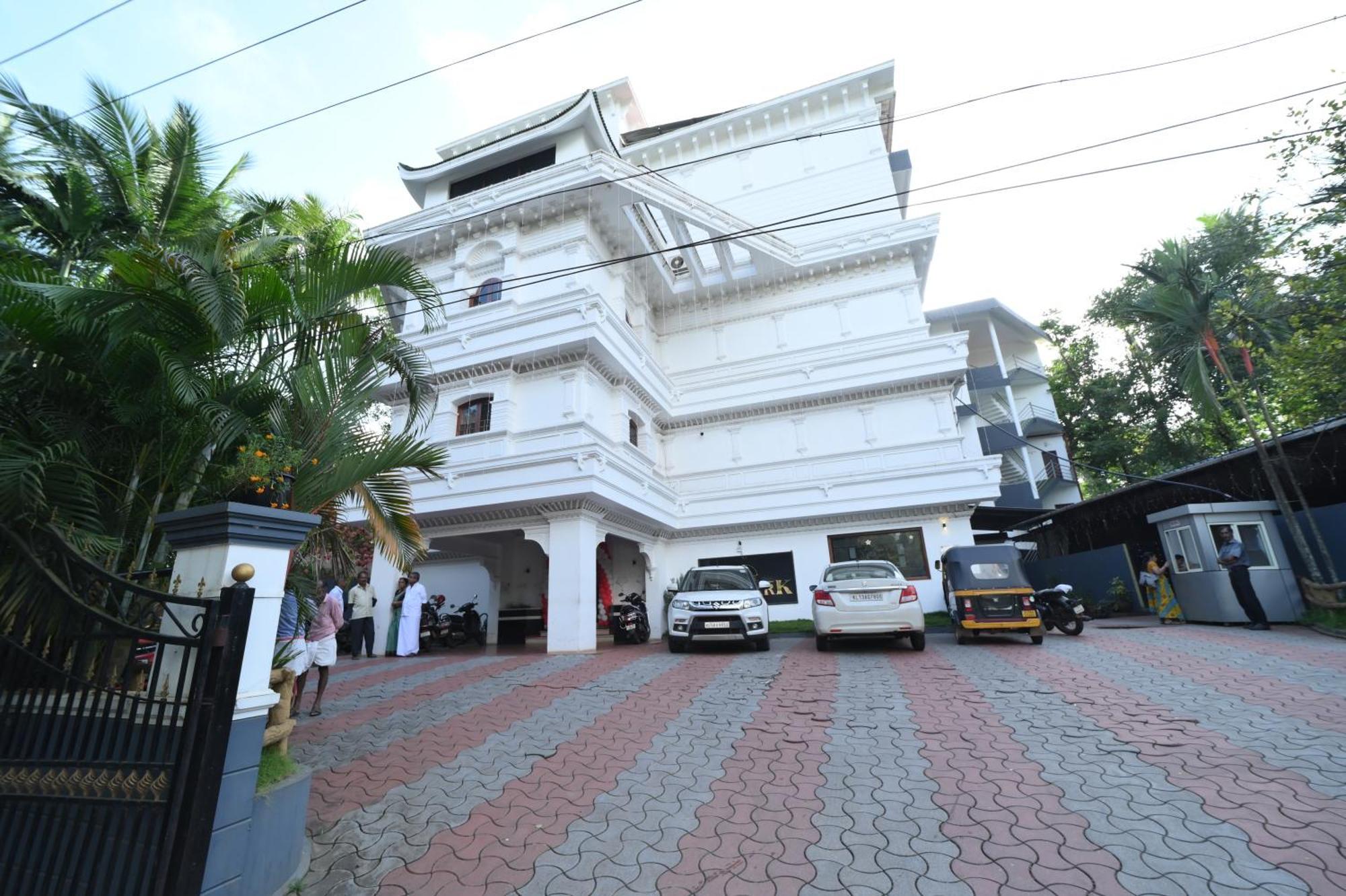 Hotel Sky Park Mattanur Exterior photo